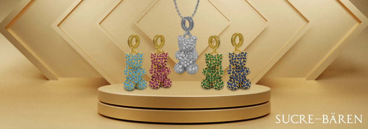 Goldene Statement Ringe auf dunklem Podest – Statement Ringe Kollektion bei Sucre Fine Jewelry