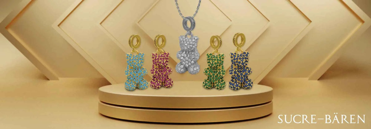Goldene Statement Ringe auf dunklem Podest – Statement Ringe Kollektion bei Sucre Fine Jewelry
