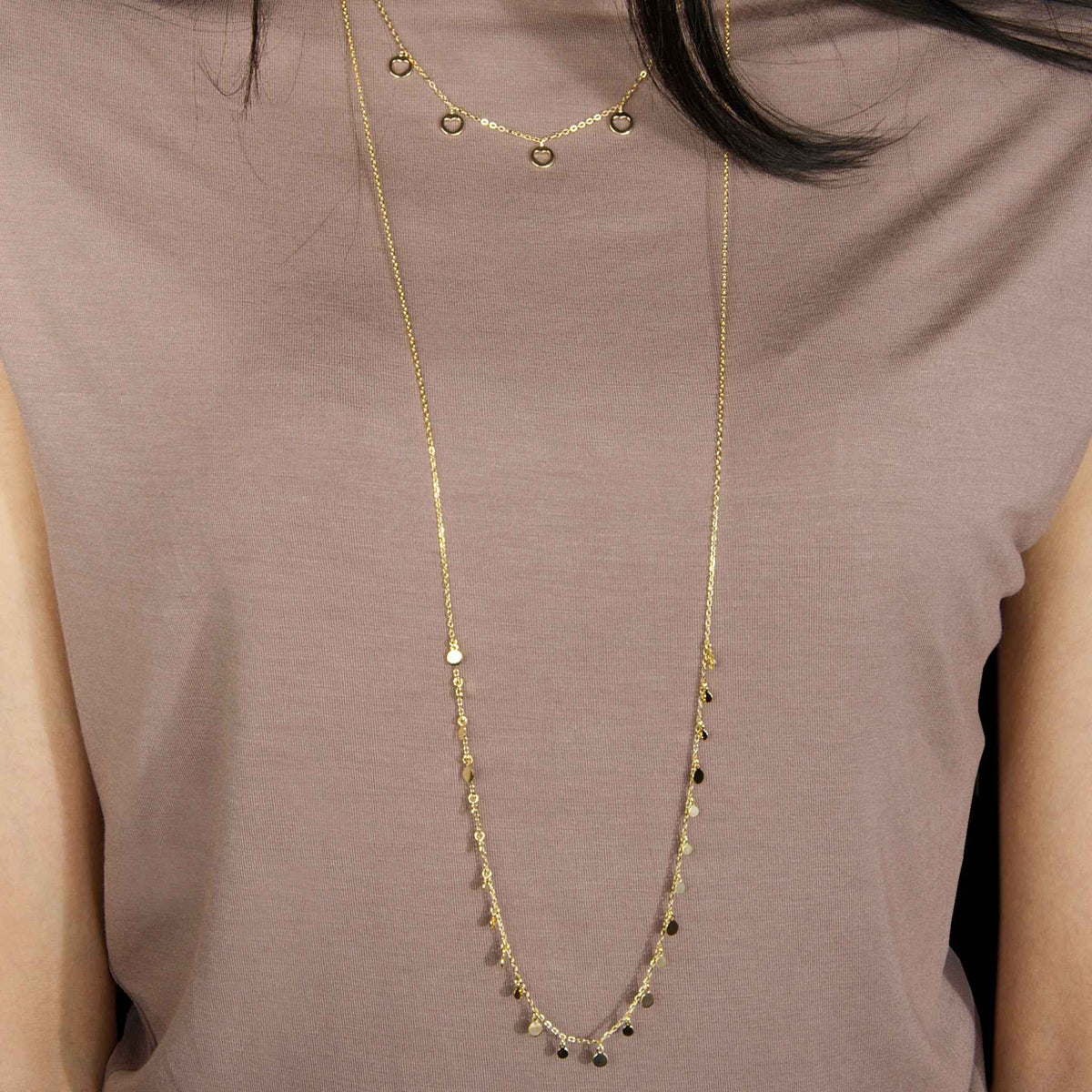 Halskette Disc Heart Gelbgold vergoldet getragen | Sucre Fine Jewelry