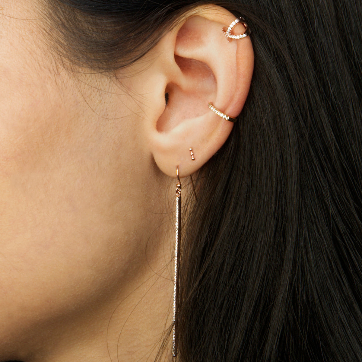 Ohrhänger Stick Gelbgold vergoldet am Ohr getragen | Sucre Fine Jewelry