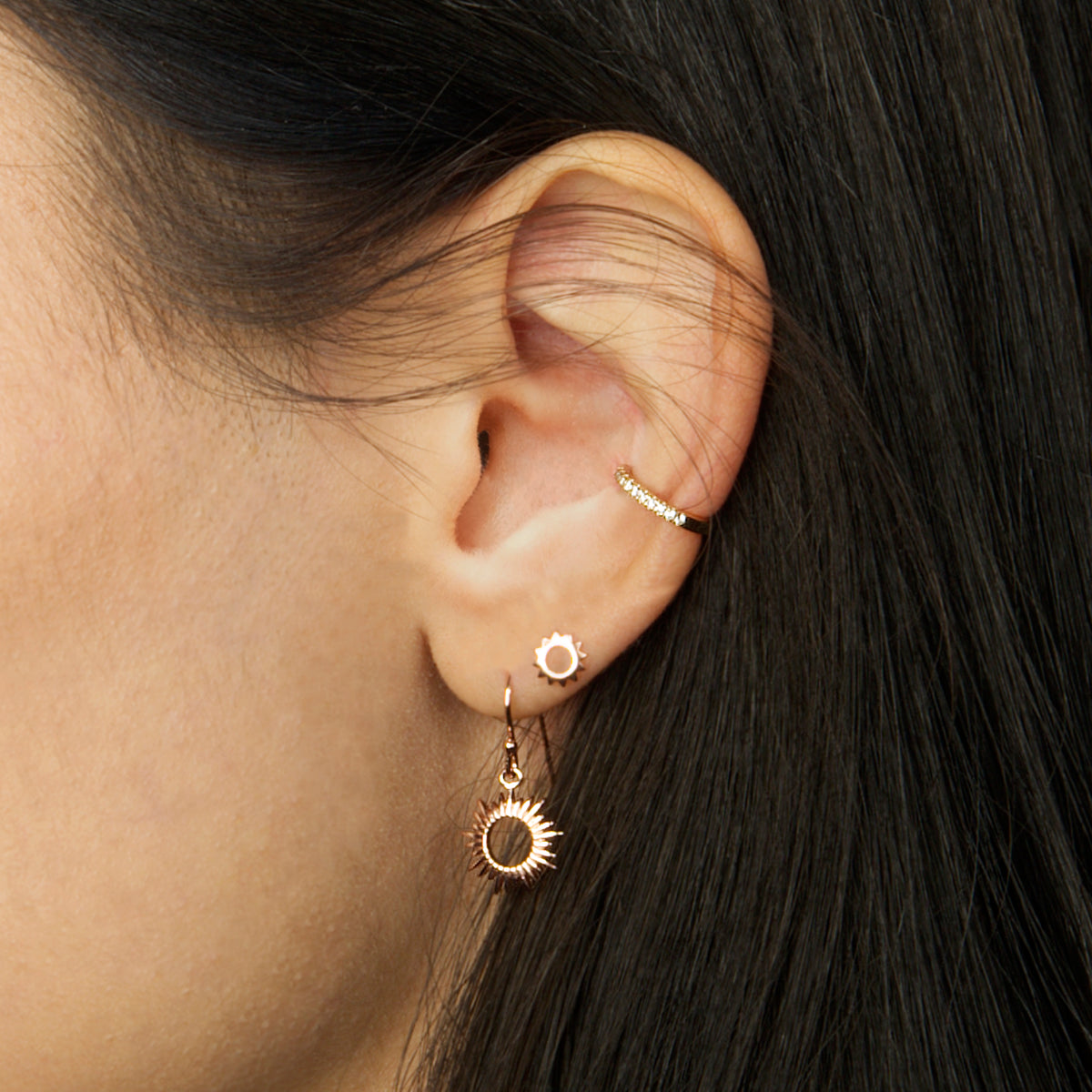 Ohrhänger Sun Roségold vergoldet am Ohr getragen | Sucre Fine Jewelry