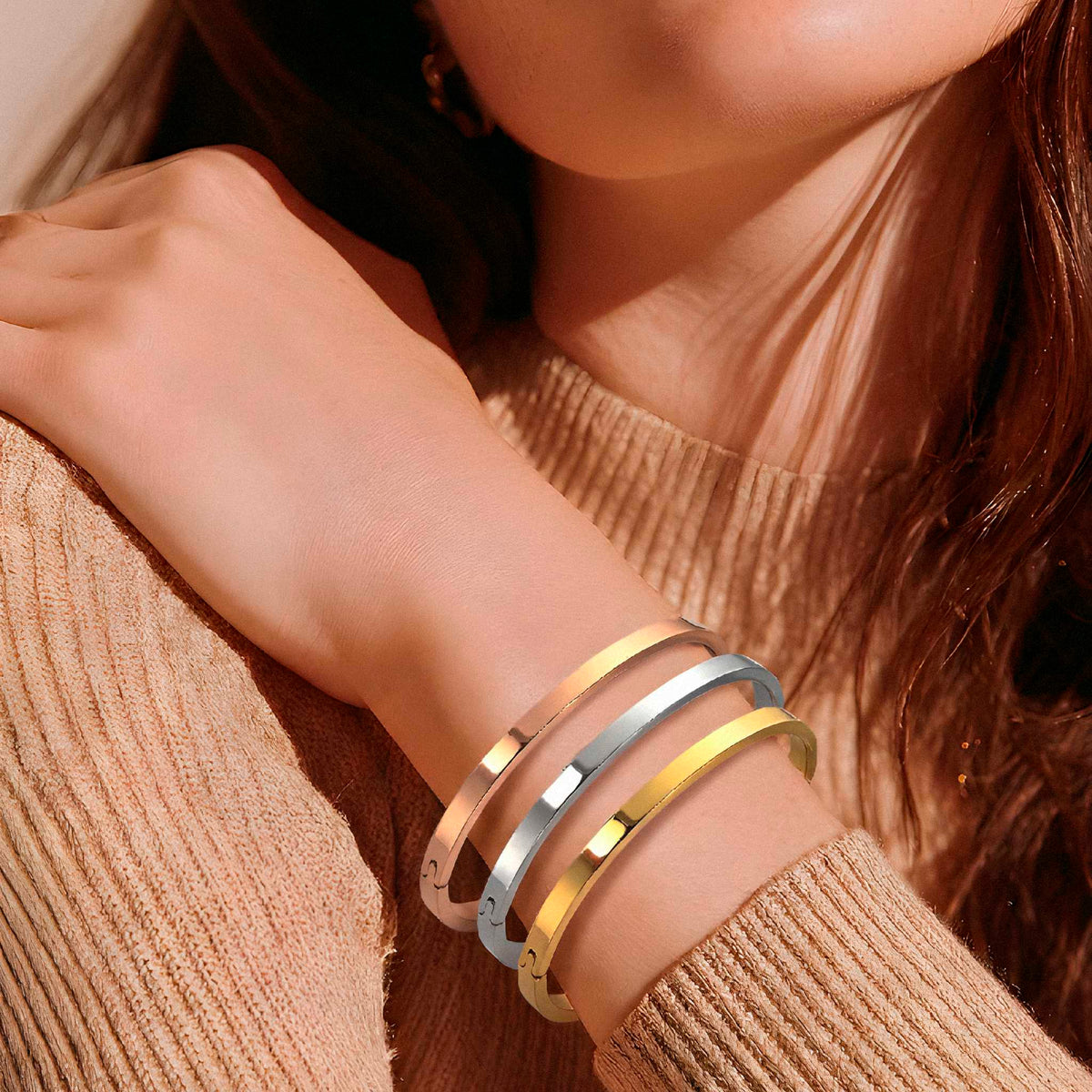 Klassisch-Zeitloser Armreif Roségold vergoldet getragen | Sucre Fine Jewelry