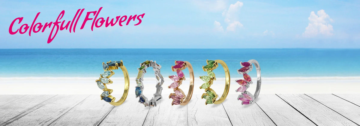 Bunte Zirkonia-Ringe in Gold und Silber am Strand – Colorfull Flowers Kollektion bei Sucre Fine Jewelry