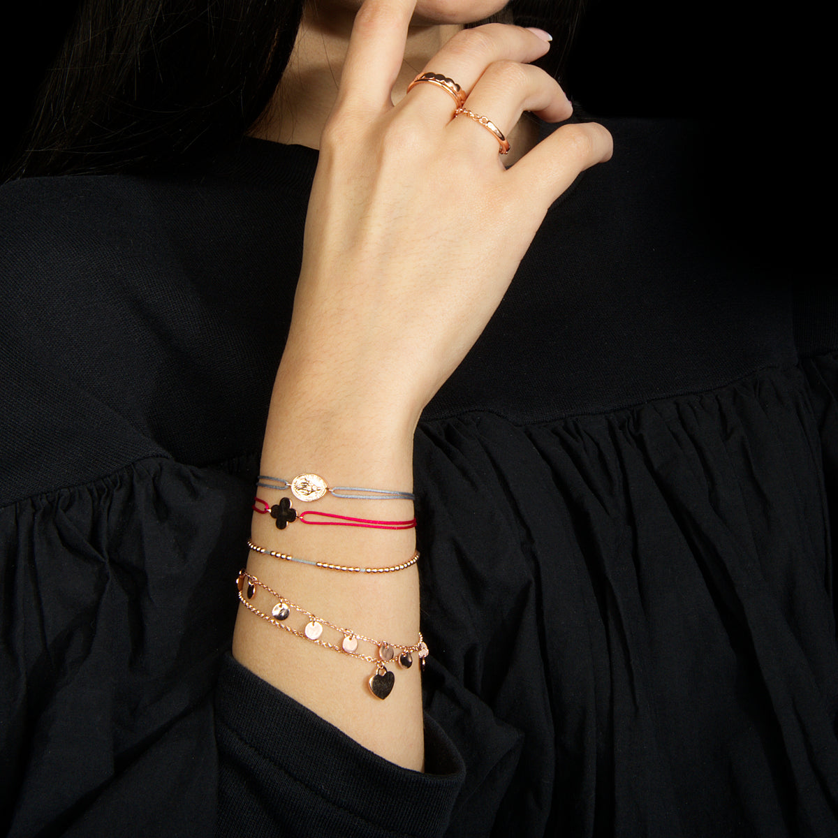 Armkette Mini Coin Roségold vergoldet am Handgelenk getragen | Sucre Fine Jewelry