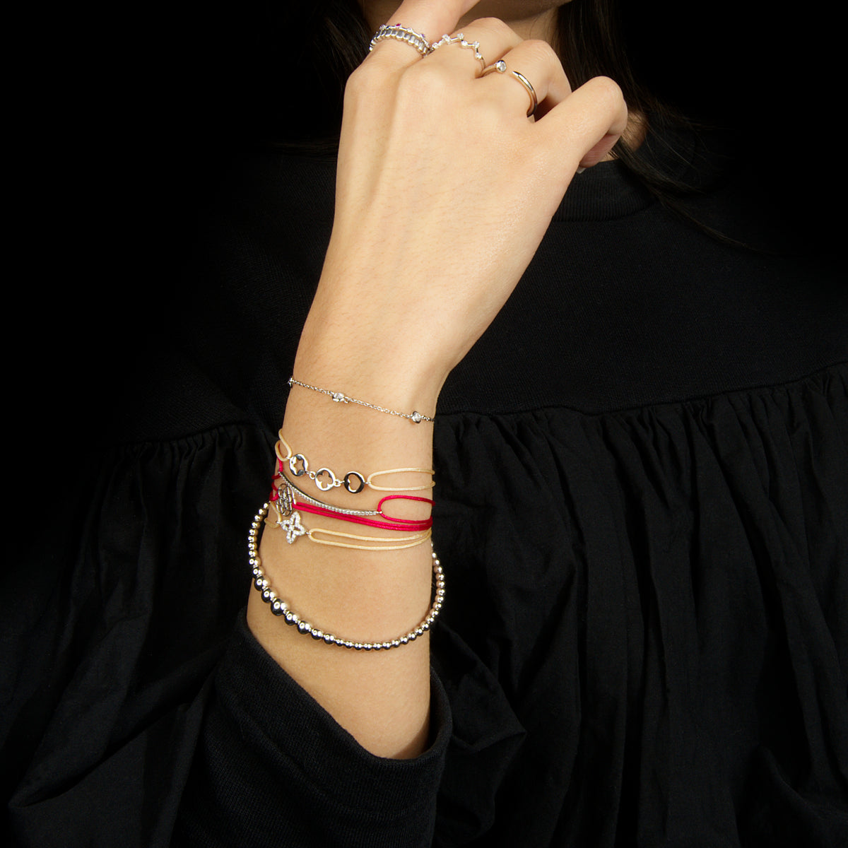 Armreif Bubbles Sterling Silber am Handgelenk getragen | Sucre Fine Jewelry