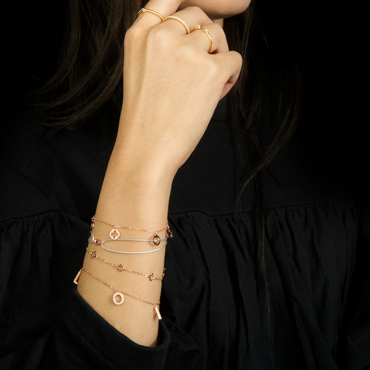 Armkette Endless Clover Sterling Silber am Handgelenk getragen | Sucre Fine Jewelry