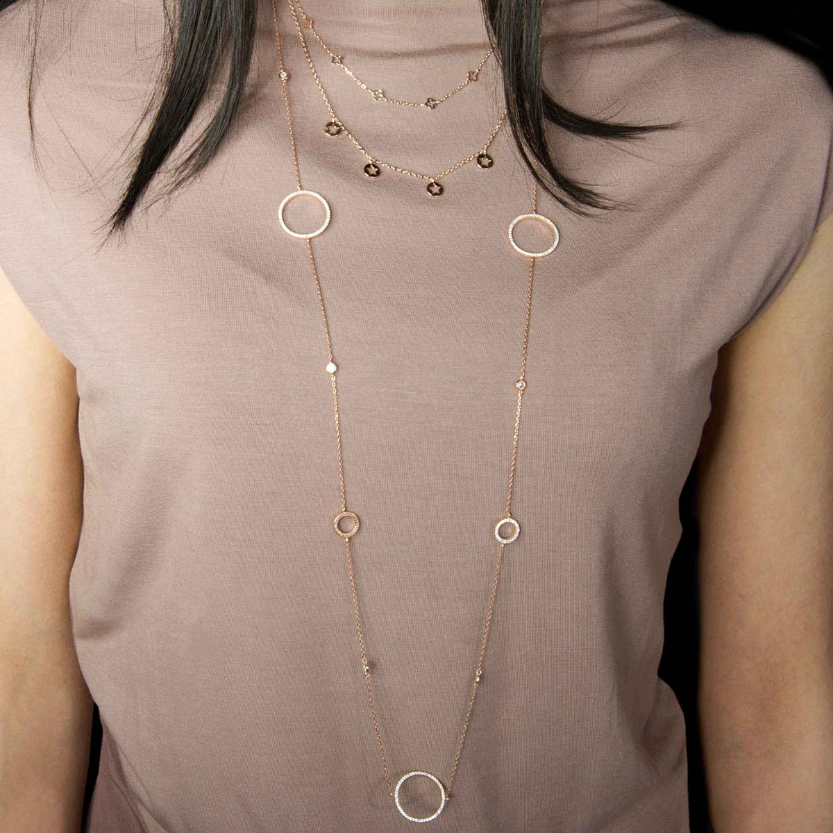 Halskette Endless Clover Sterling Silber getragen | Sucre Fine Jewelry