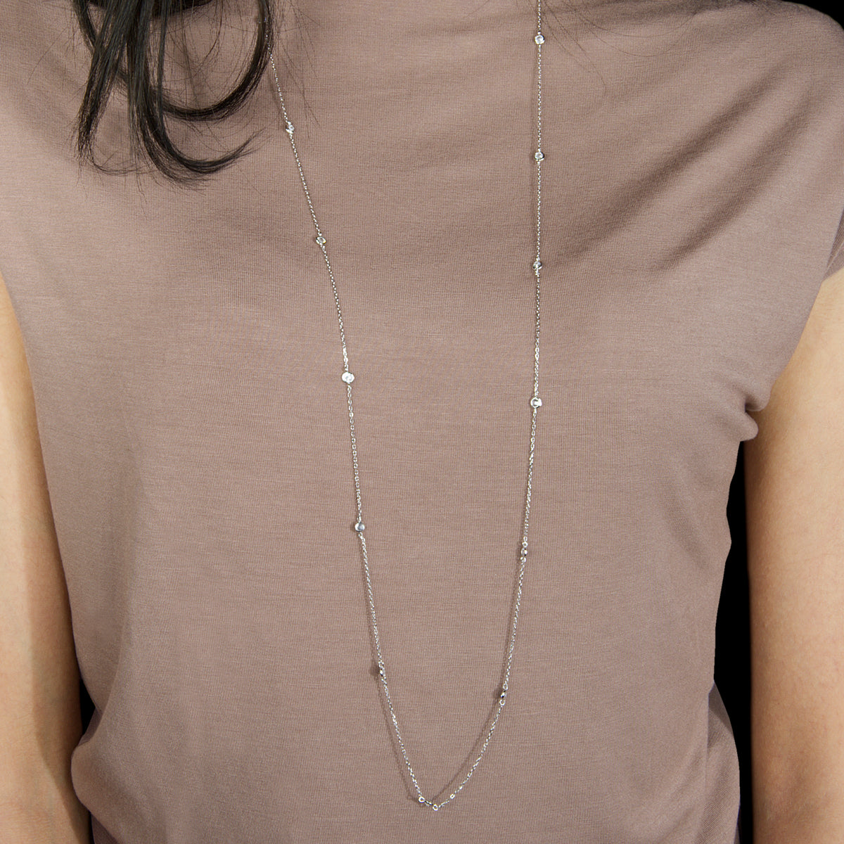 Halskette Endless Glam Crystal Gelbgold vergoldet getragen | Sucre Fine Jewelry