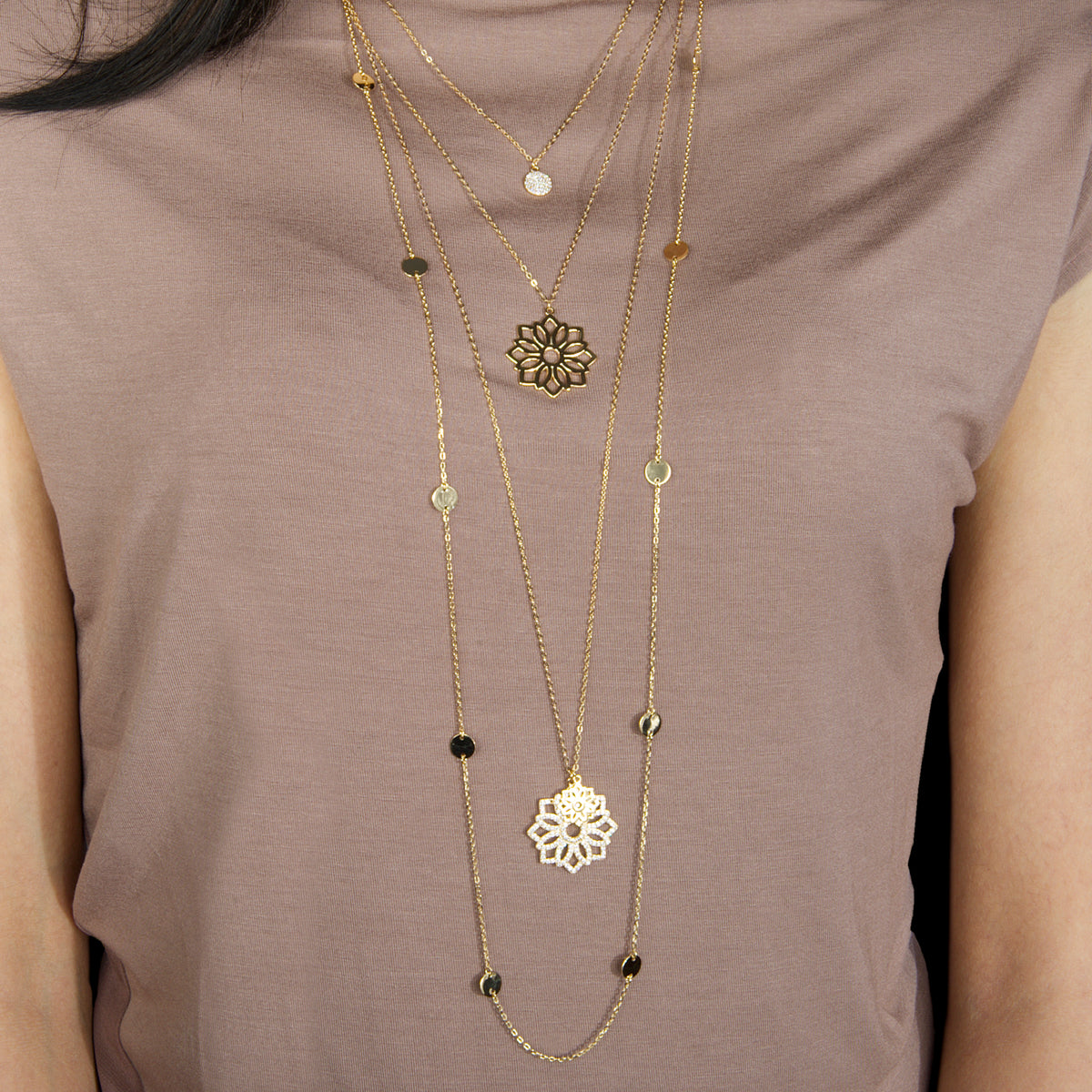 Halskette Sparkling Lotus Roségold vergoldet getragen | Sucre Fine Jewelry