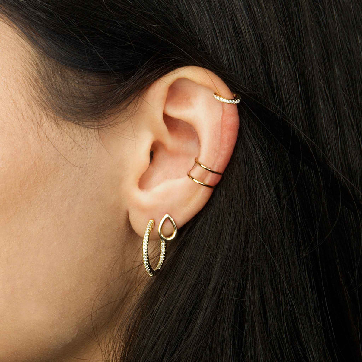 Earcuff Double Line Sterling Silber am Ohr getragen | Sucre Fine Jewelry