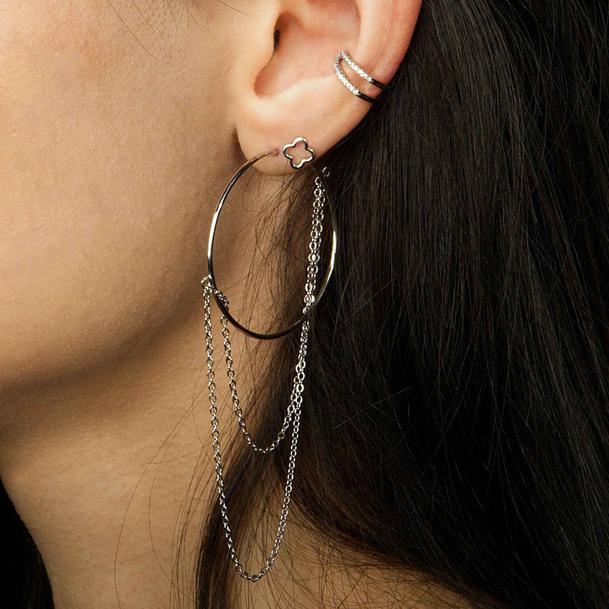 Earcuff Shiny mit Zirkonia Sterling Silber am Ohr getragen | Sucre Fine Jewelry