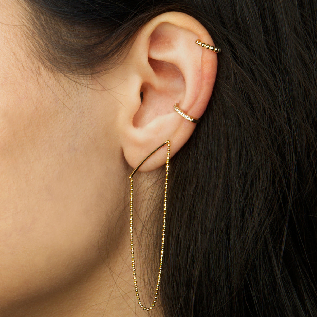 Ohrhänger Bar Chain Gelbgold vergoldet am Ohr getragen | Sucre Fine Jewelry