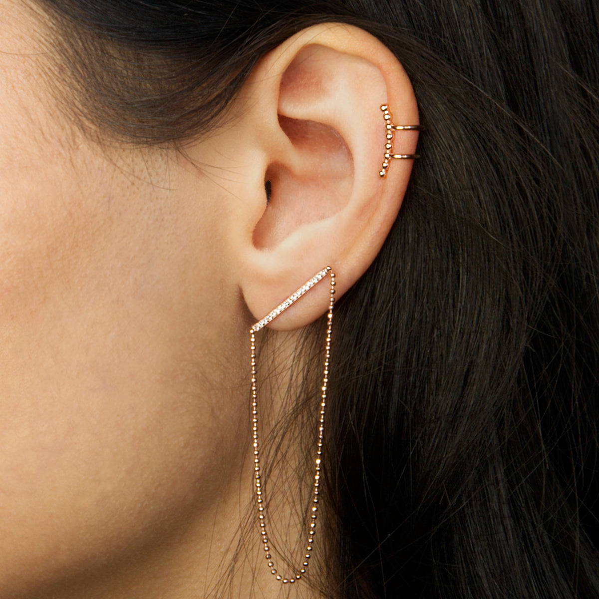 Ohrhänger Bar Chain mit Zirkonia Gelbgold vergoldet am Ohr getragen | Sucre Fine Jewelry