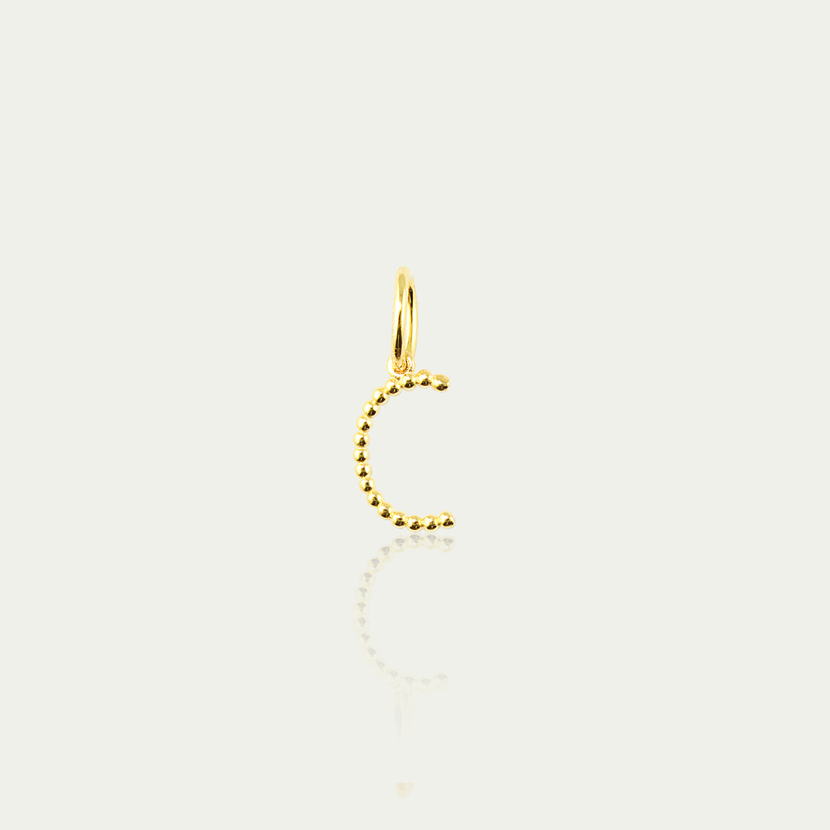Buchstabe C Anhänger mit kleinen Kugeln – 925 Sterling Silber 18K Gelbgold vergoldet | Sucre Fine Jewelry