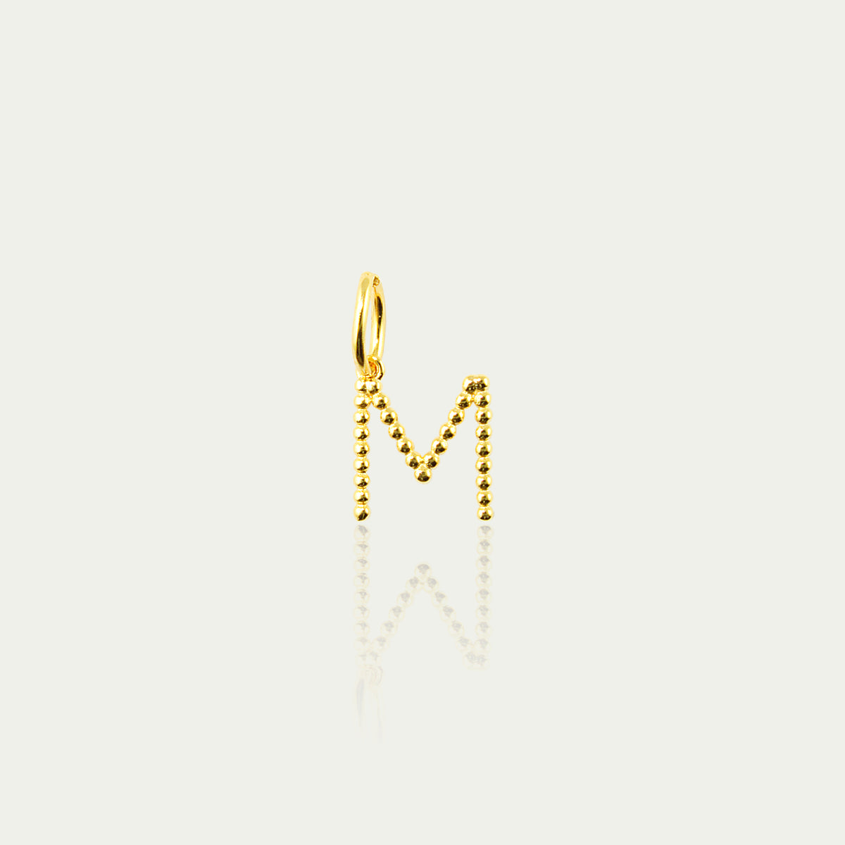 Buchstabe M Anhänger mit kleinen Kugeln – 925 Sterling Silber 18K Gelbgold vergoldet | Sucre Fine Jewelry