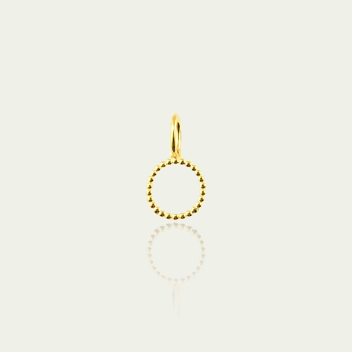 Buchstabe O Anhänger mit kleinen Kugeln – 925 Sterling Silber 18K Gelbgold vergoldet | Sucre Fine Jewelry
