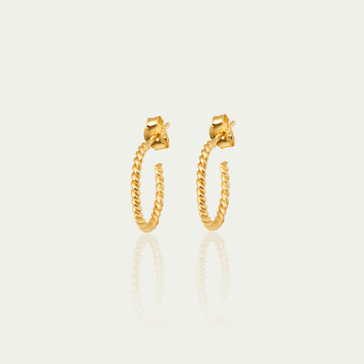 Creole Mini Basic Twist – 925 Sterling Silber 18K Gelbgold vergoldet, 1,5 cm Durchmesser | Sucre Fine Jewelry