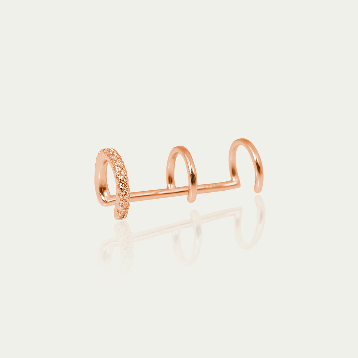 Earcuff Triple mit Zirkonia – 925 Sterling Silber 18K Roségold vergoldet am Ohr getragen | Sucre Fine Jewelry