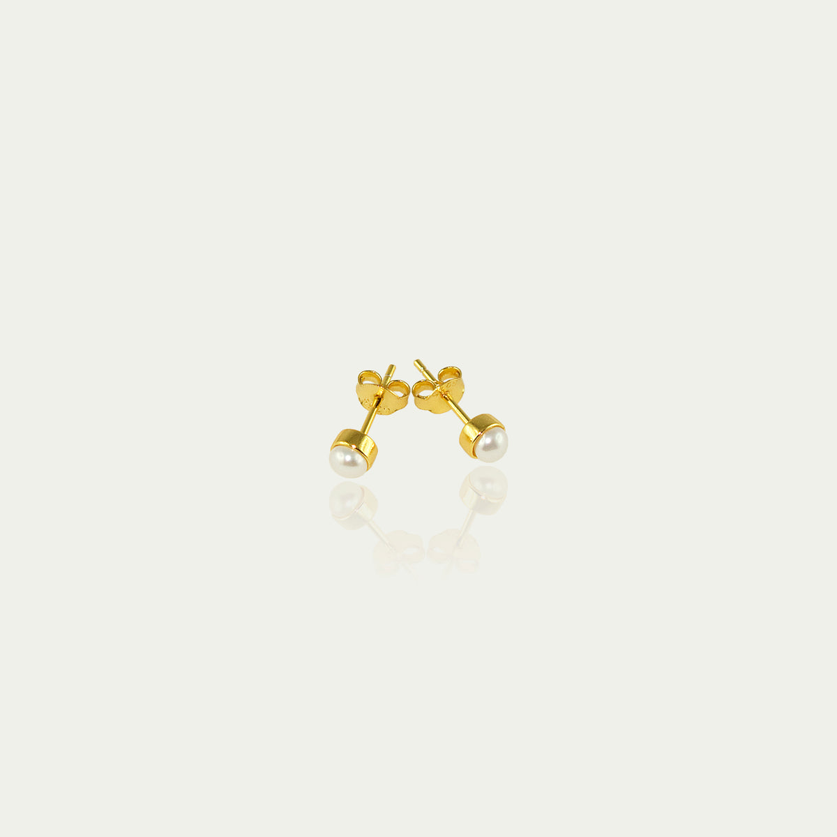 Ohrstecker Perle Rund gefasst – 925 Sterling Silber 18K Gelbgold vergoldet | Sucre Fine Jewelry