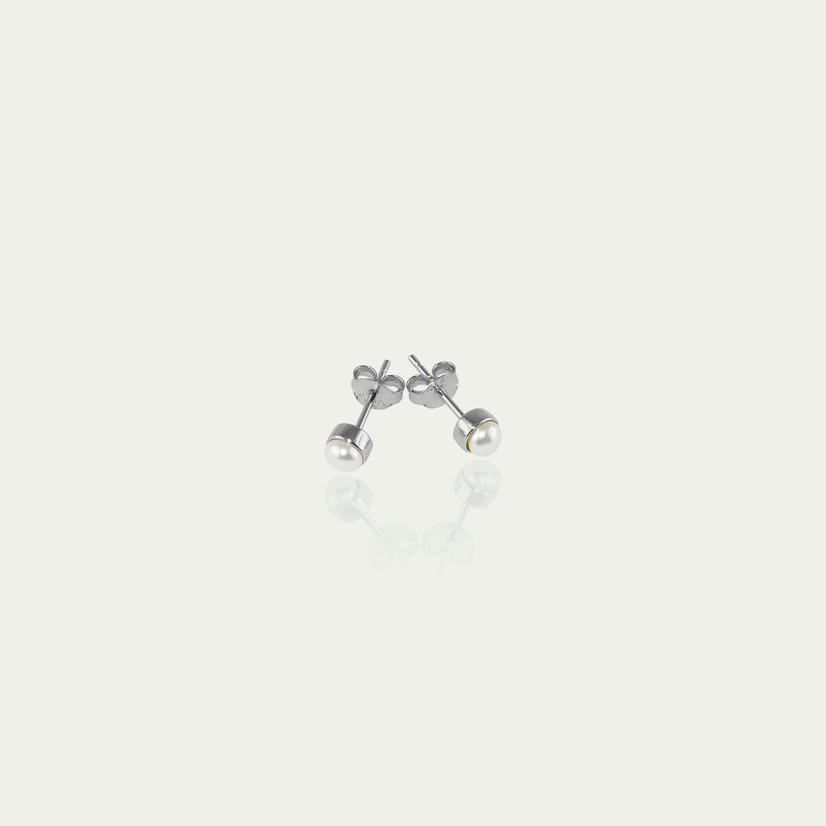 Ohrstecker Perle Rund gefasst – 925 Sterling Silber | Sucre Fine Jewelry