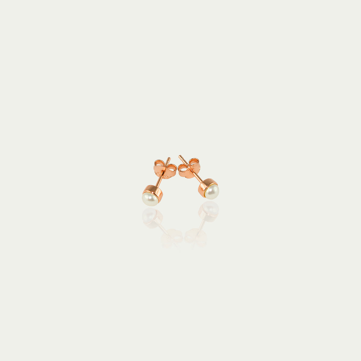Ohrstecker Perle Rund gefasst – 925 Sterling Silber 18K Roségold vergoldet | Sucre Fine Jewelry