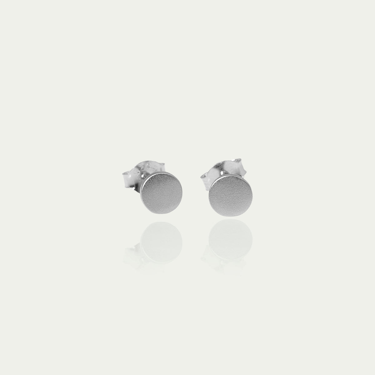 Ohrstecker Mini Frosted Coin – 925 Sterling Silber | Sucre Fine Jewelry